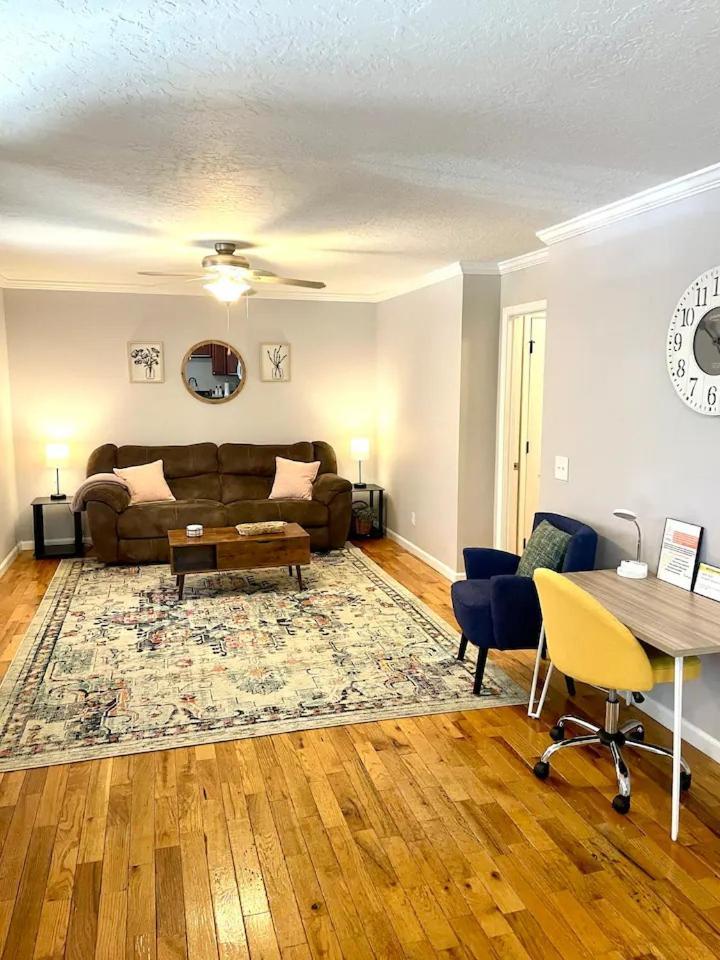 Cozy 2 Bedroom Townhouse Near Lake And Restaurants Guntersville Bagian luar foto