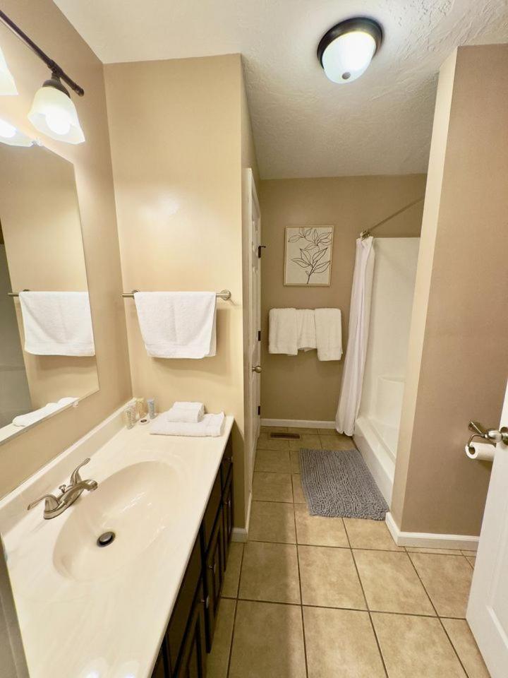 Cozy 2 Bedroom Townhouse Near Lake And Restaurants Guntersville Bagian luar foto